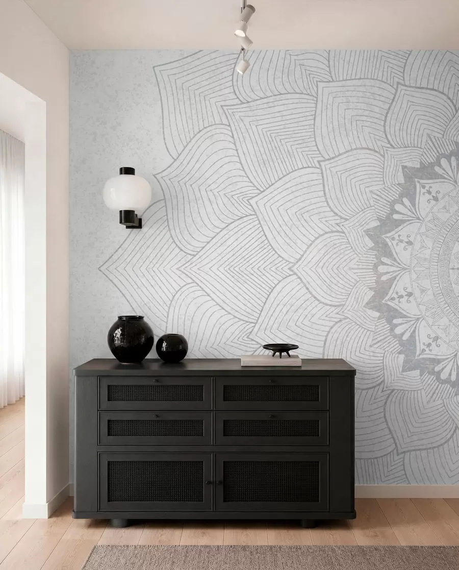 fototapeter Rund mandala, tapet til yogarummet eller til at harmonisere det personlige rum. Vægmandala i grå nuancer på en struktureret heterogen baggrund w01088v2