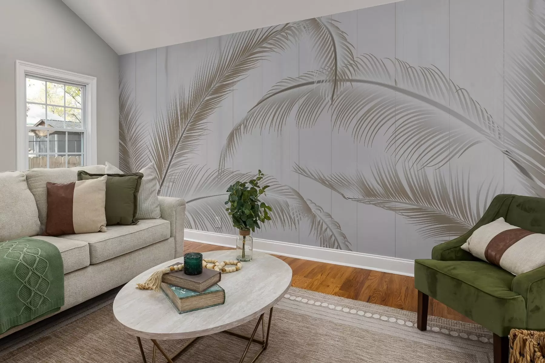 fototapeter Stort fjermønster i bløde brune toner på en lys baggrund med lodrette linjer for et strejf af raffinement w08685v2