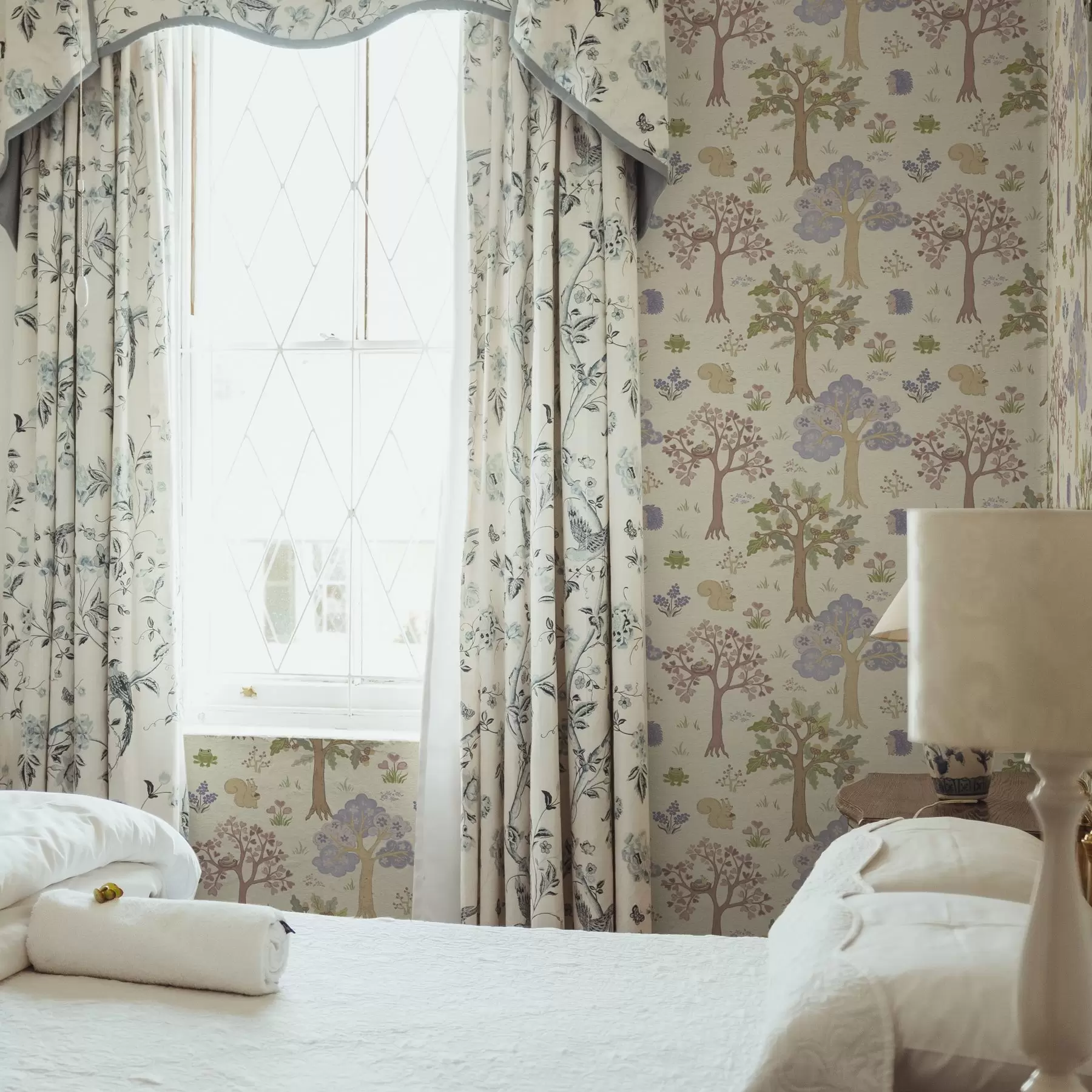 Murale Forêt de fées avec animaux dans un style enfantin a00264