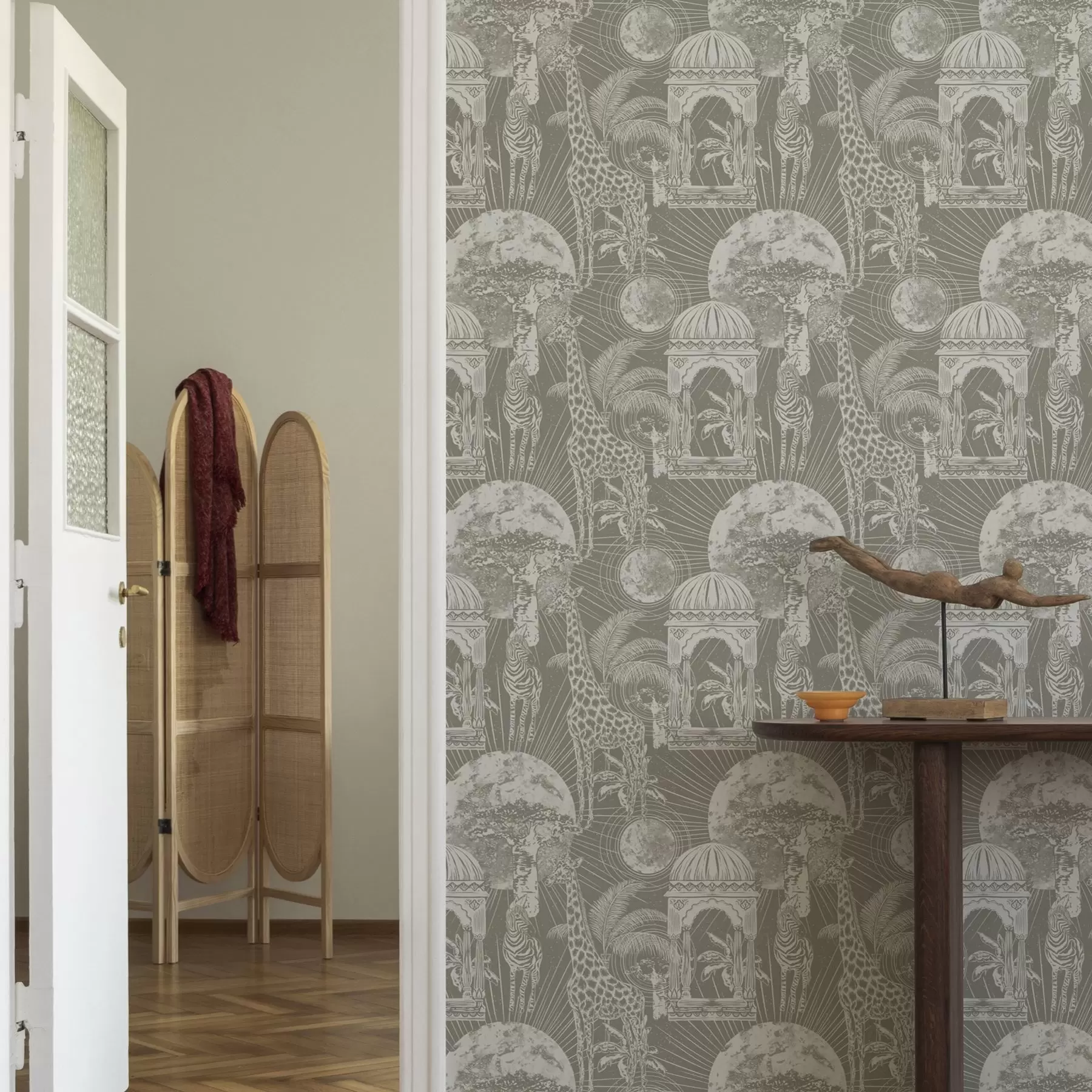 Murale Girafe et zèbre sur fond d'architecture et d'arbres tropicaux a00276