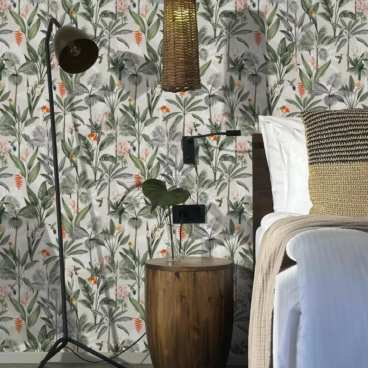 Papier peint Oiseaux tropicaux parmi les feuilles de palmier a00308