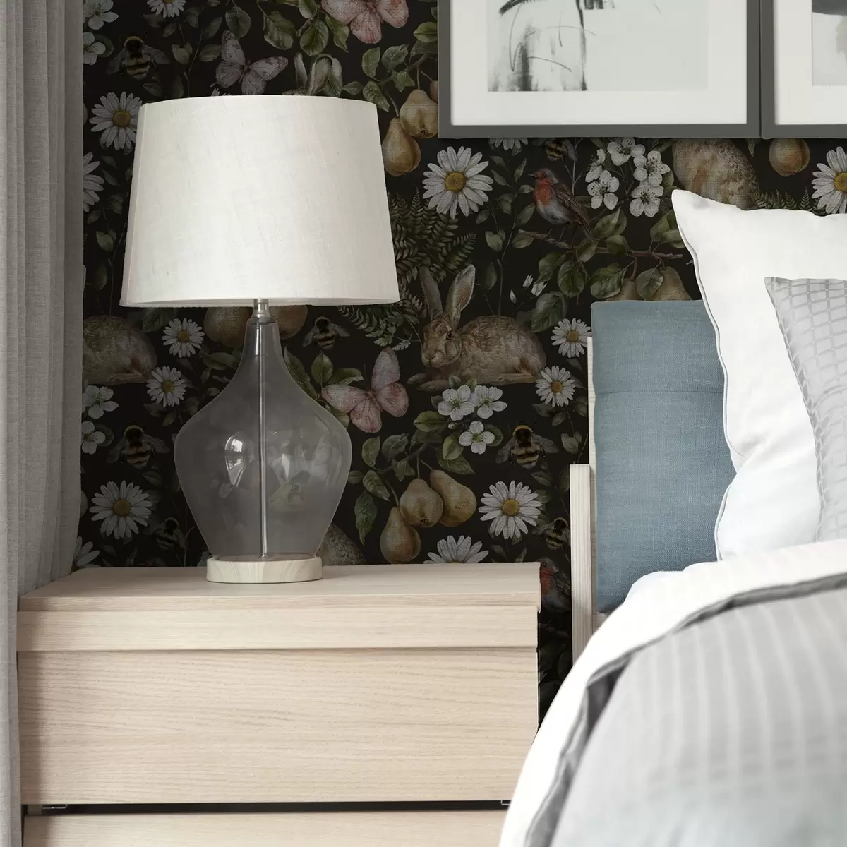 Baggrund Realistiske kaniner, pærer, blomster og insekter på en mørk baggrund a00401