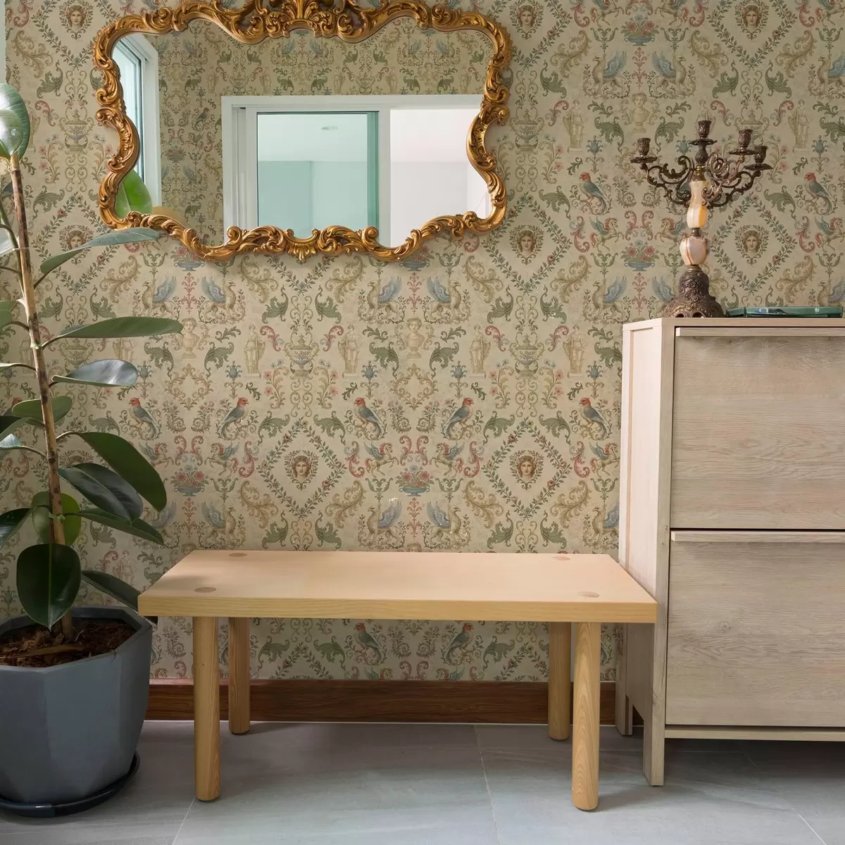 Baggrund Vintagepynt med grif, blomster og figurer a00402