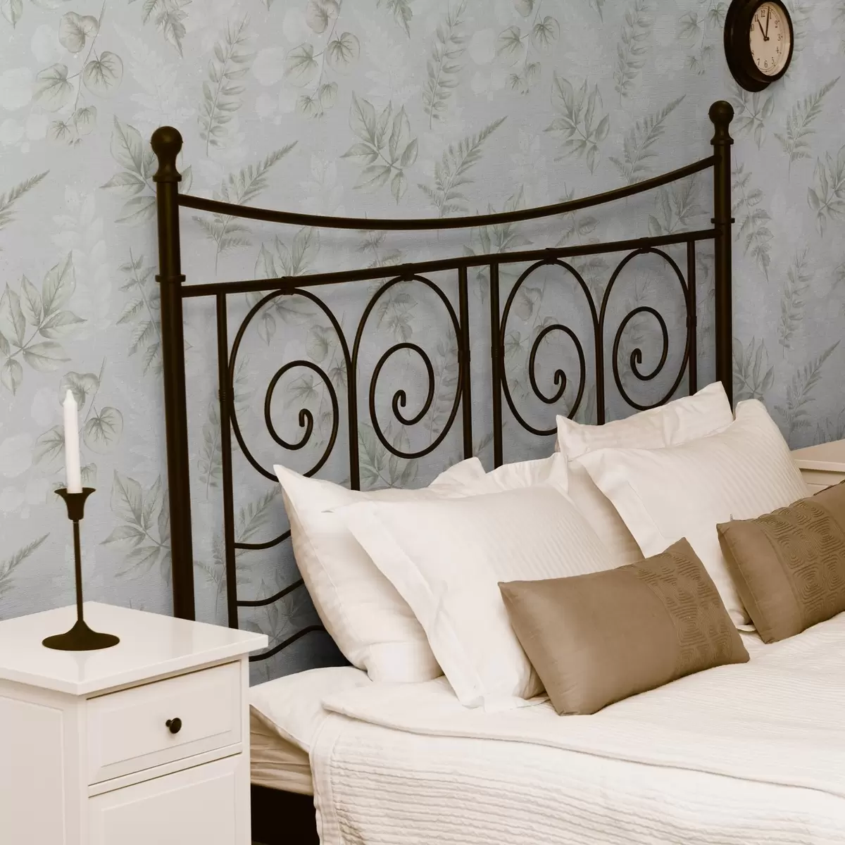 Papier peint Feuilles d'aquarelle légères avec effet d'éclaboussure sur fond gris a00446