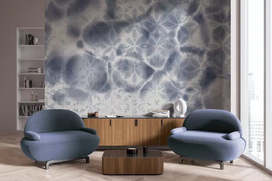 fototapeter Abstrakt tekstureret kunst med blåt blomsterprint, falmet og sløret effekt, der skaber en blød og drømmende atmosfære w09322