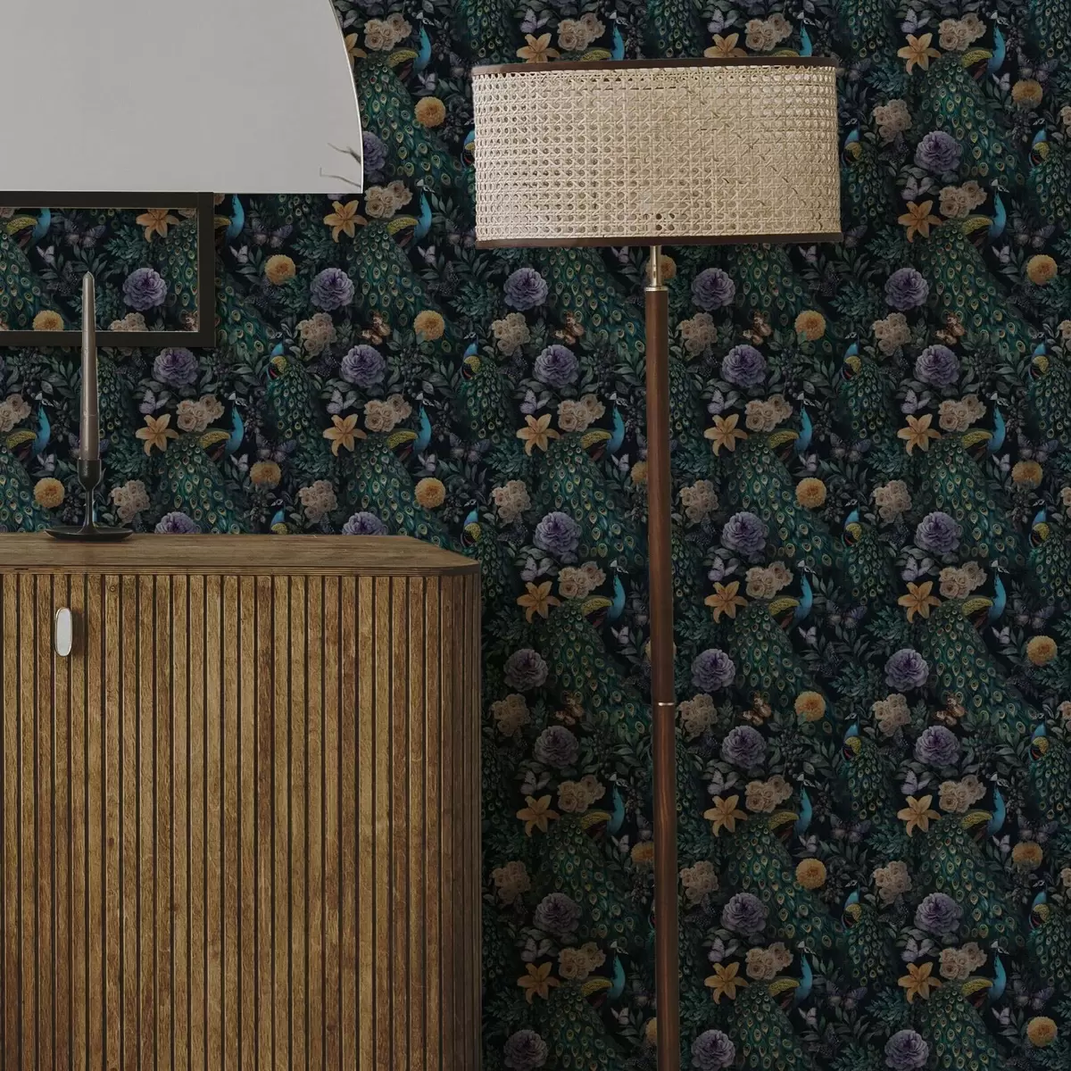 Baggrund Påfugle blandt mørke blomster og sommerfugle a00348