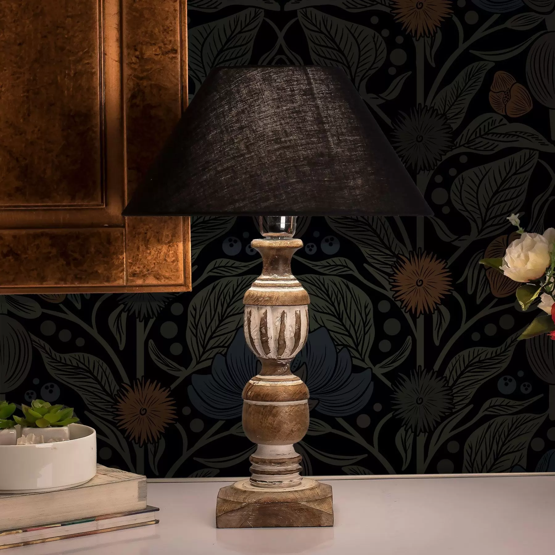 fototapeter Mørk blomsterdekoration med orange accenter a00411