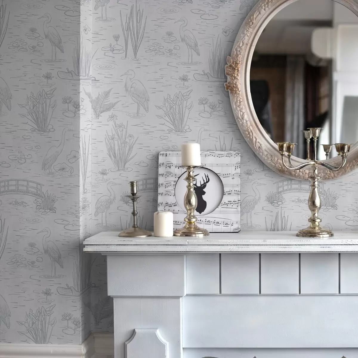 Baggrund Tegning af hejrer og vandplanter i rolige grå nuancer a00479