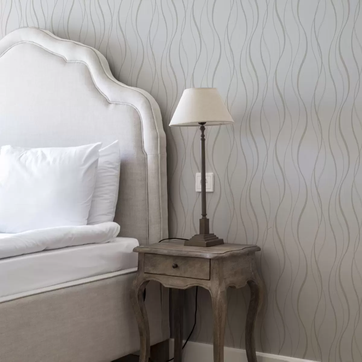 Baggrund Abstrakte bølgede beige linjer på en hvid baggrund a00480