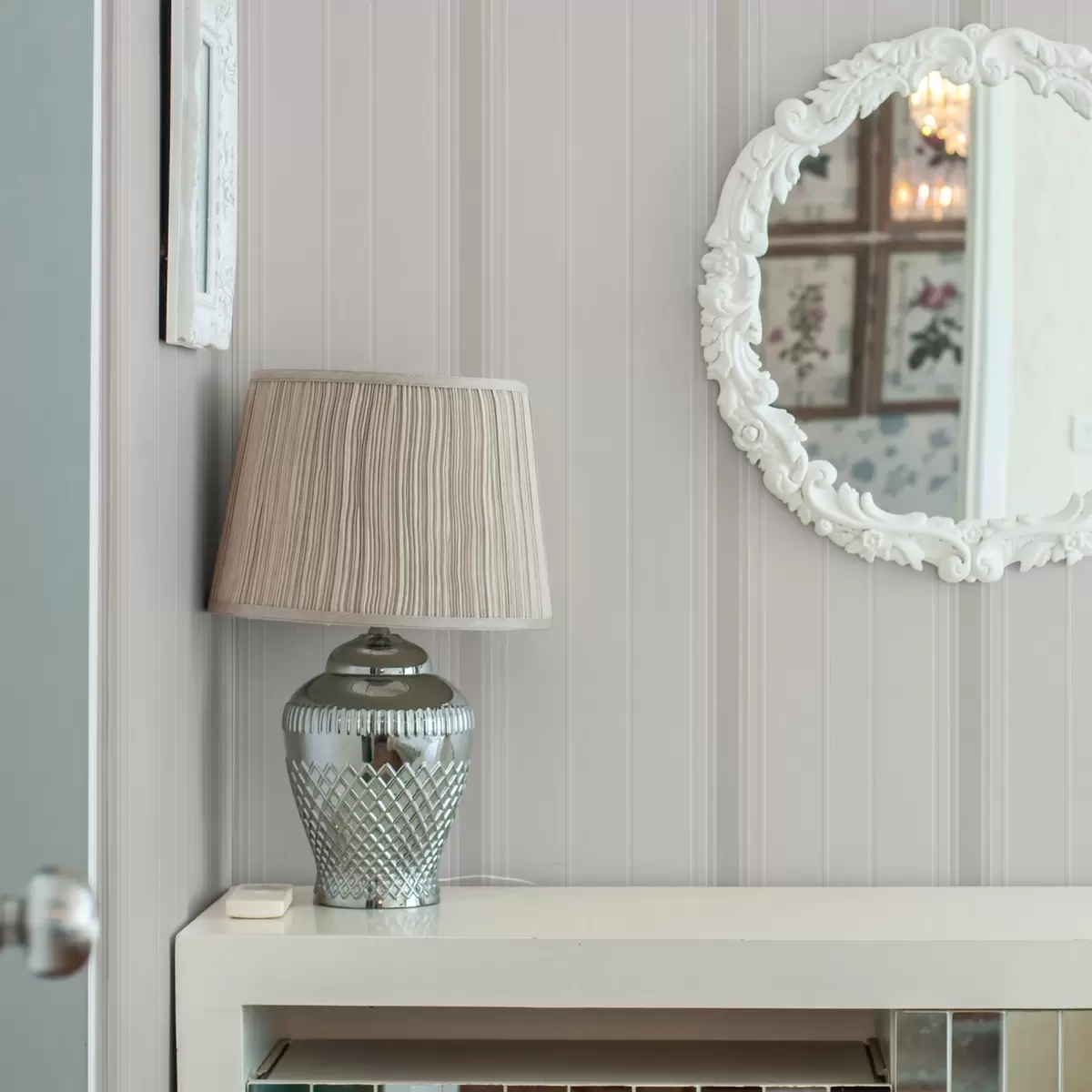 Baggrund Beige baggrund med tynde og mellemgråhvide striber a00559