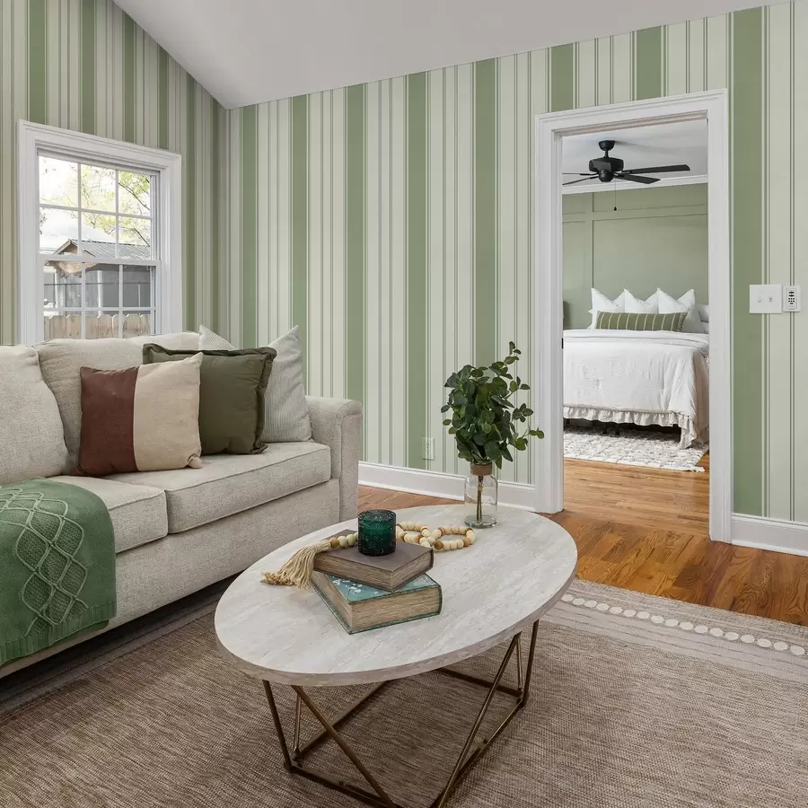 fototapeter Cremefarvet baggrund med brede lysegrønne striber a00561