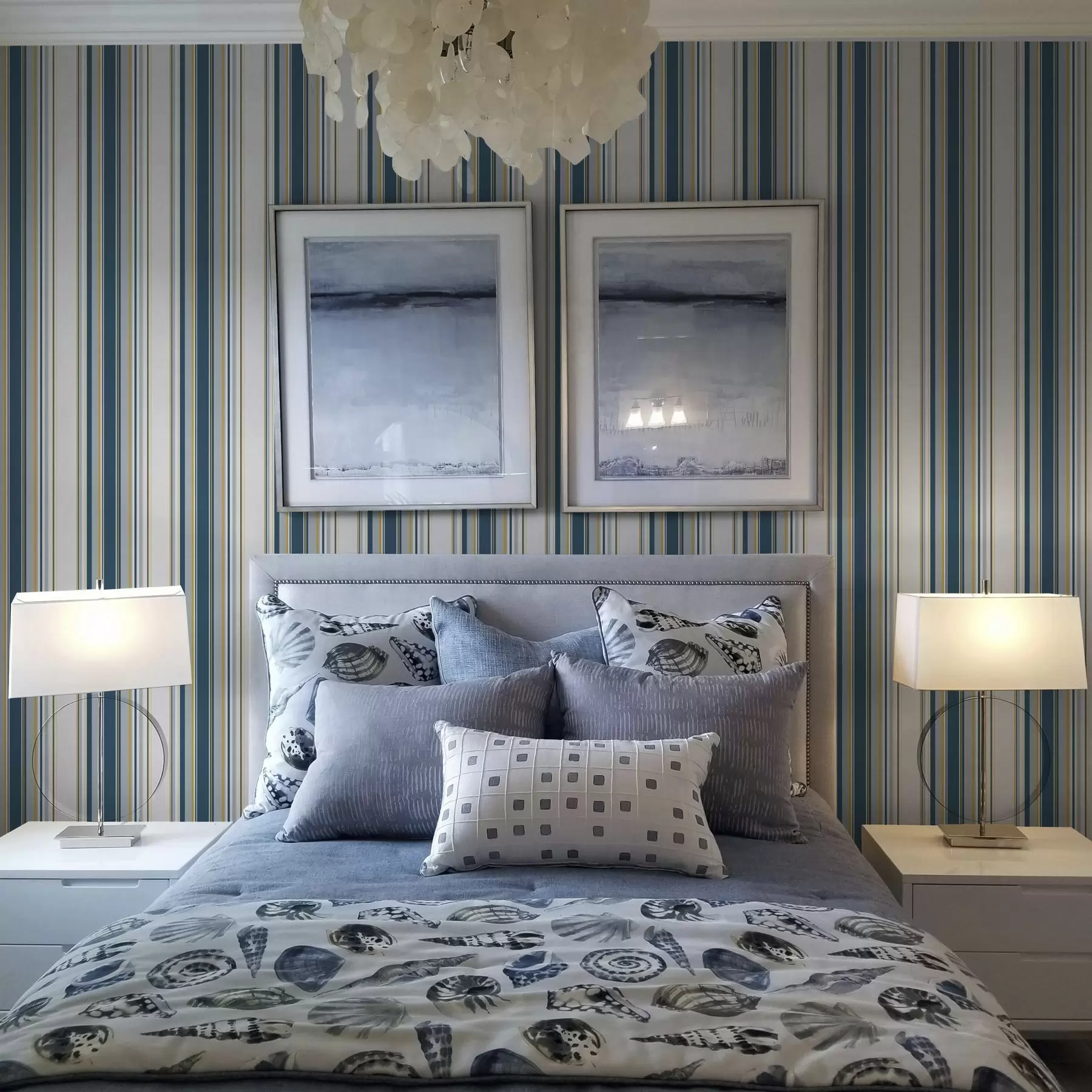 Fototapete Kontrastierende blaue und gelbe Streifen auf weißem Hintergrund a00566