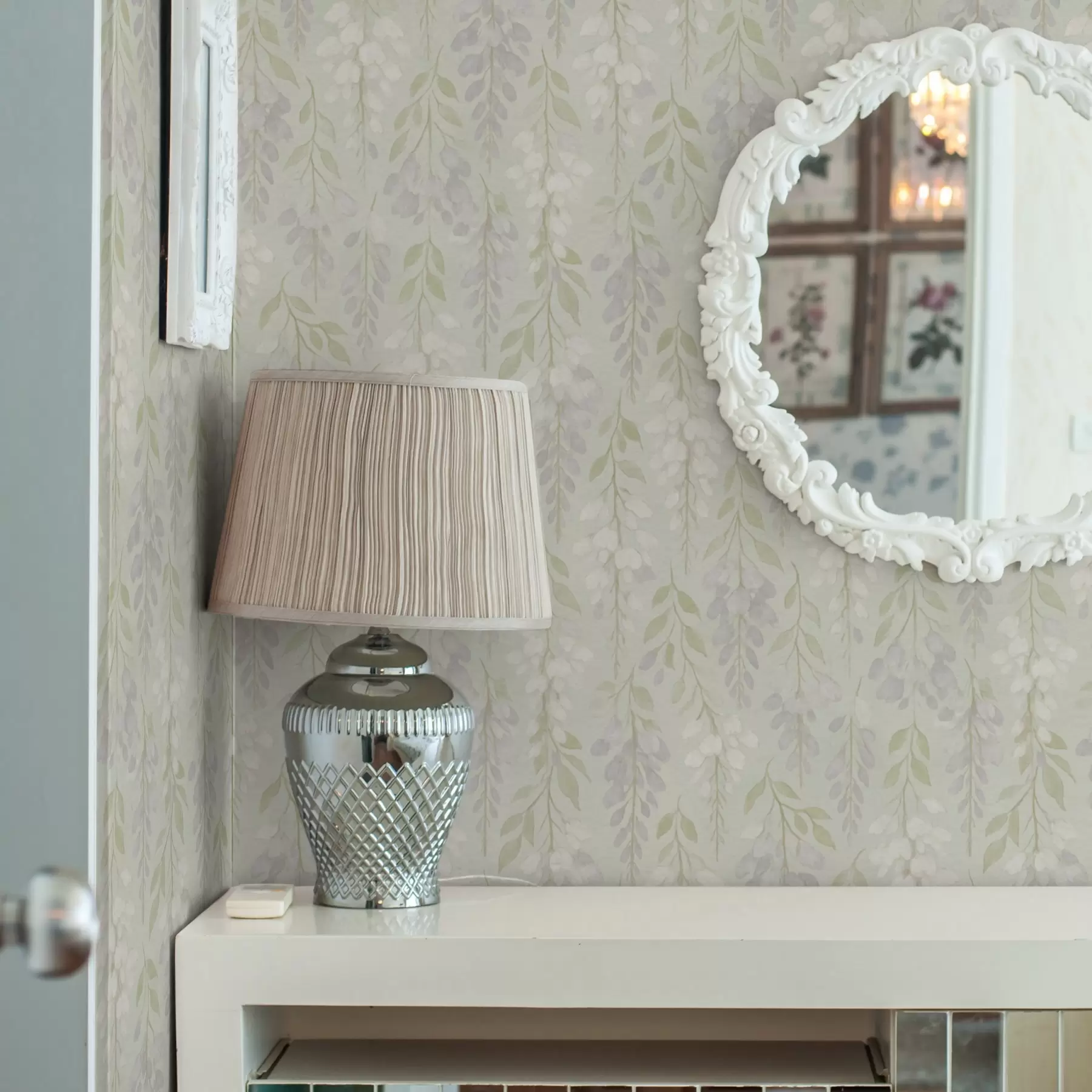 Murale Glycine rampante sur fond vert menthe a00593