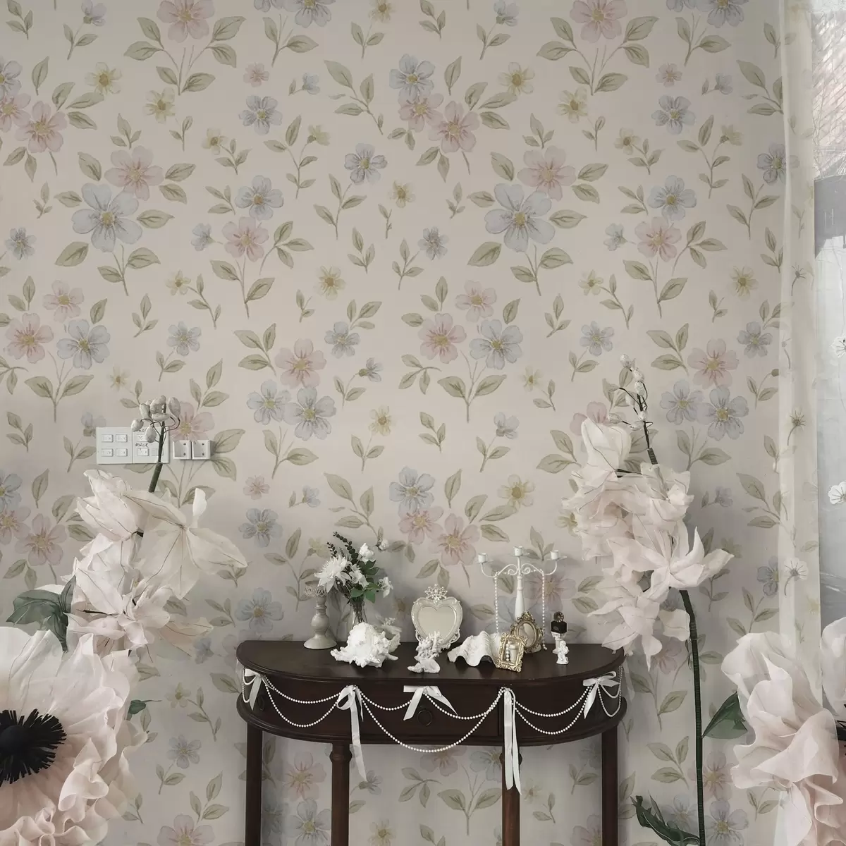 Baggrund Pastelfarvede engblomster på cremefarvet baggrund a00596