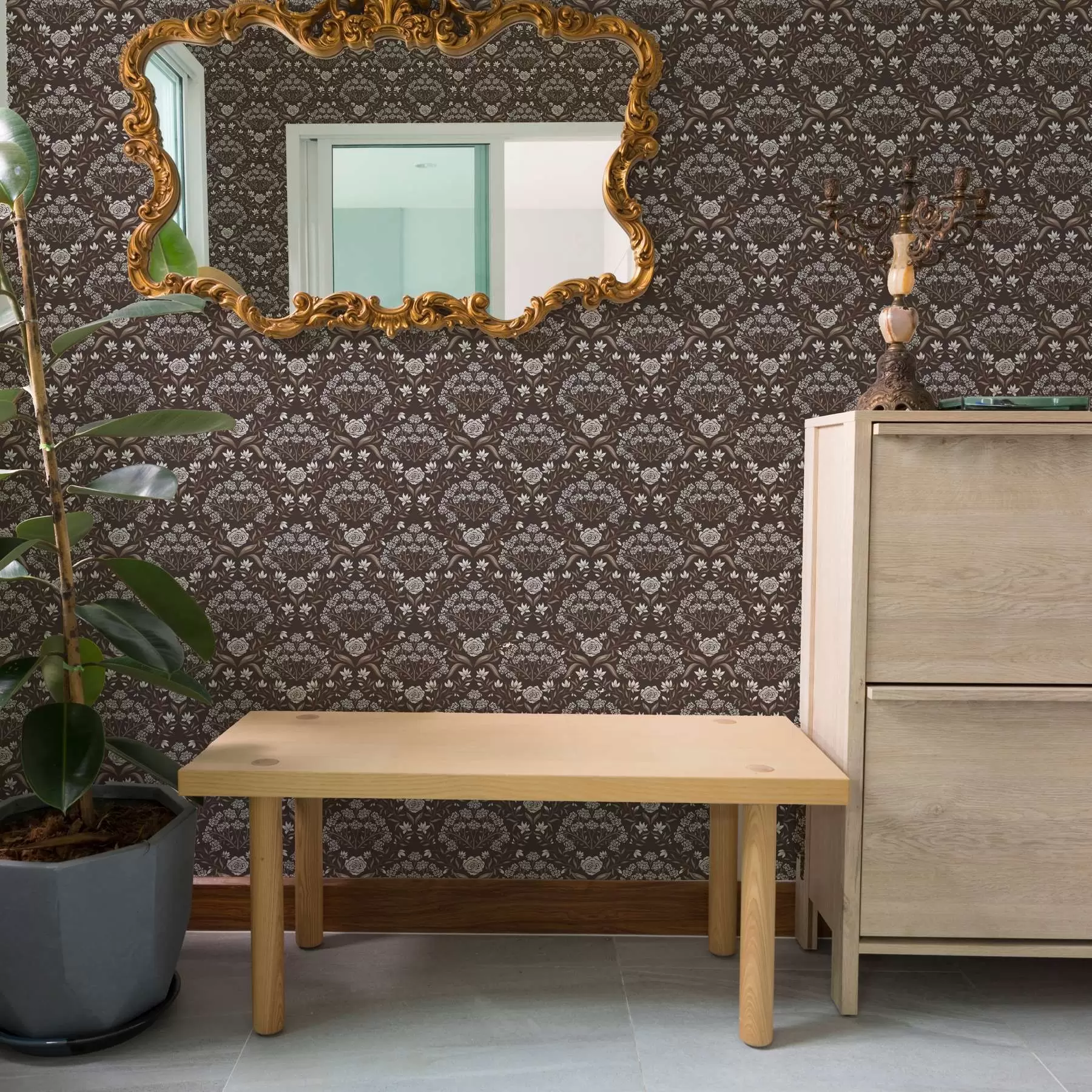 Murale Damassé chocolat noir avec pivoines et perce-neige a00603v2