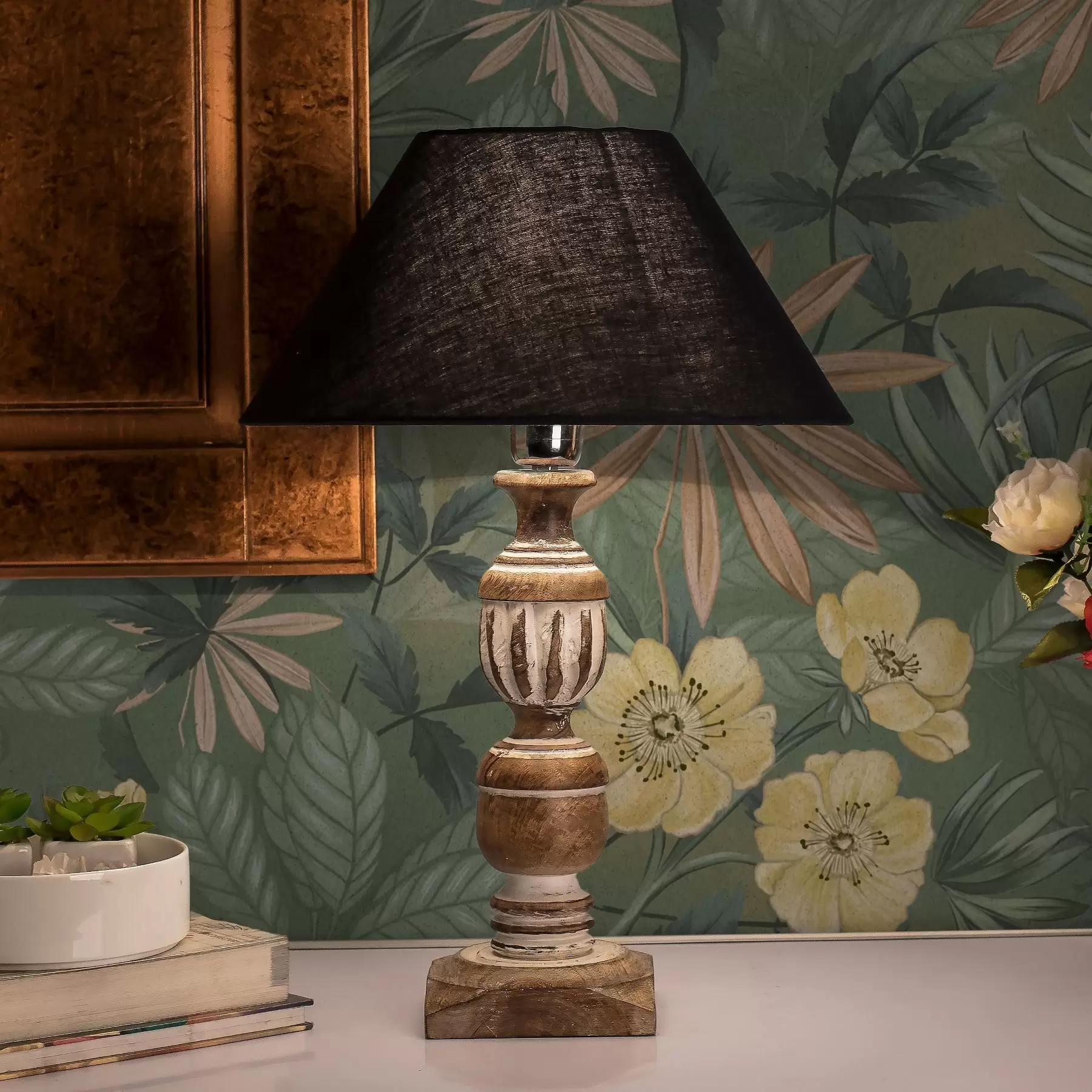 fototapeter Gule blomster midt i grøn bladtekstur a00718