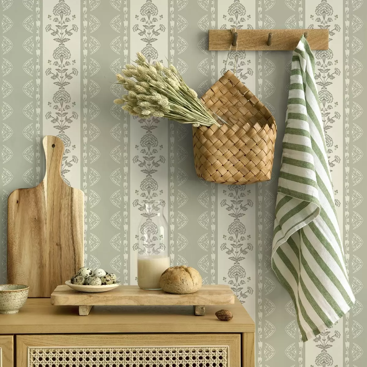 Tapete Gestreiftes Ornament mit floralen Säulen in Salbeifarben a00719