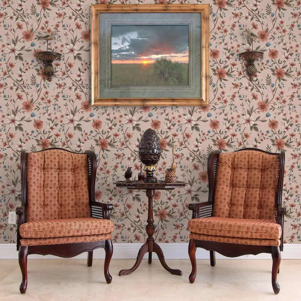 Tapete Rosa-korallenrote Blüten und Blätter auf altrosa Hintergrund a00667