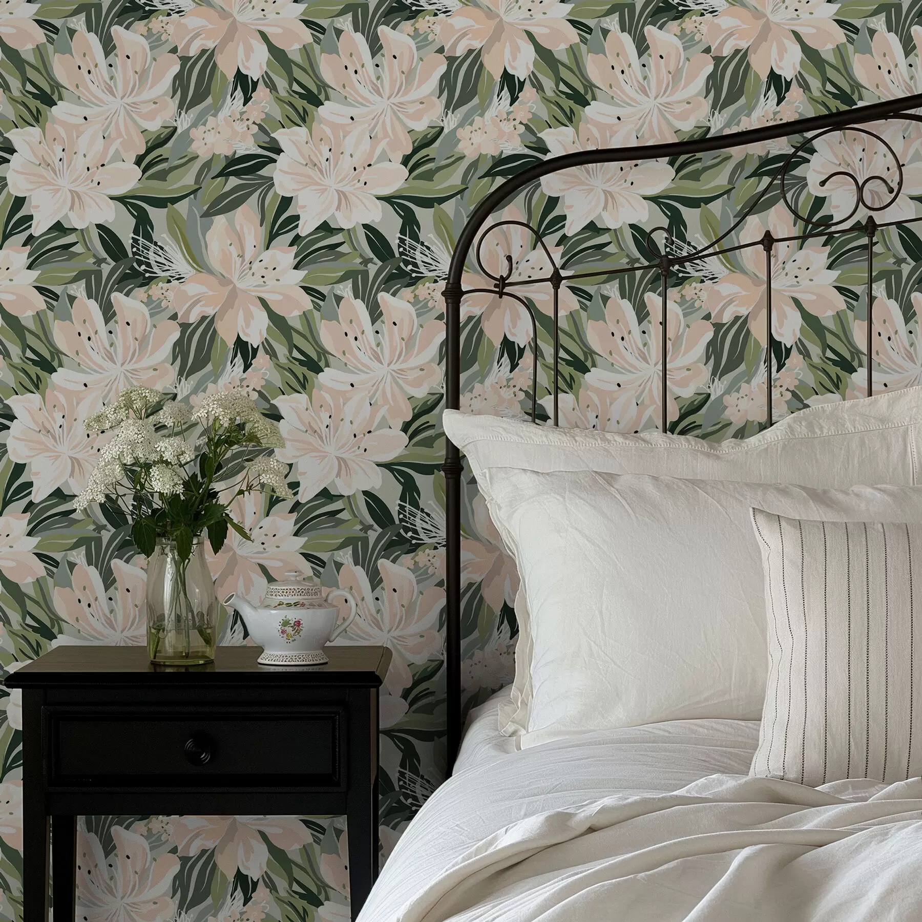 fototapeter Store cremefarvede blomster på lysegrøn baggrund a00646