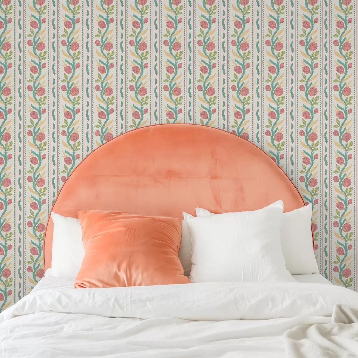 Papier peint Rayures avec des bourgeons de corail sur fond crème clair a00816v1