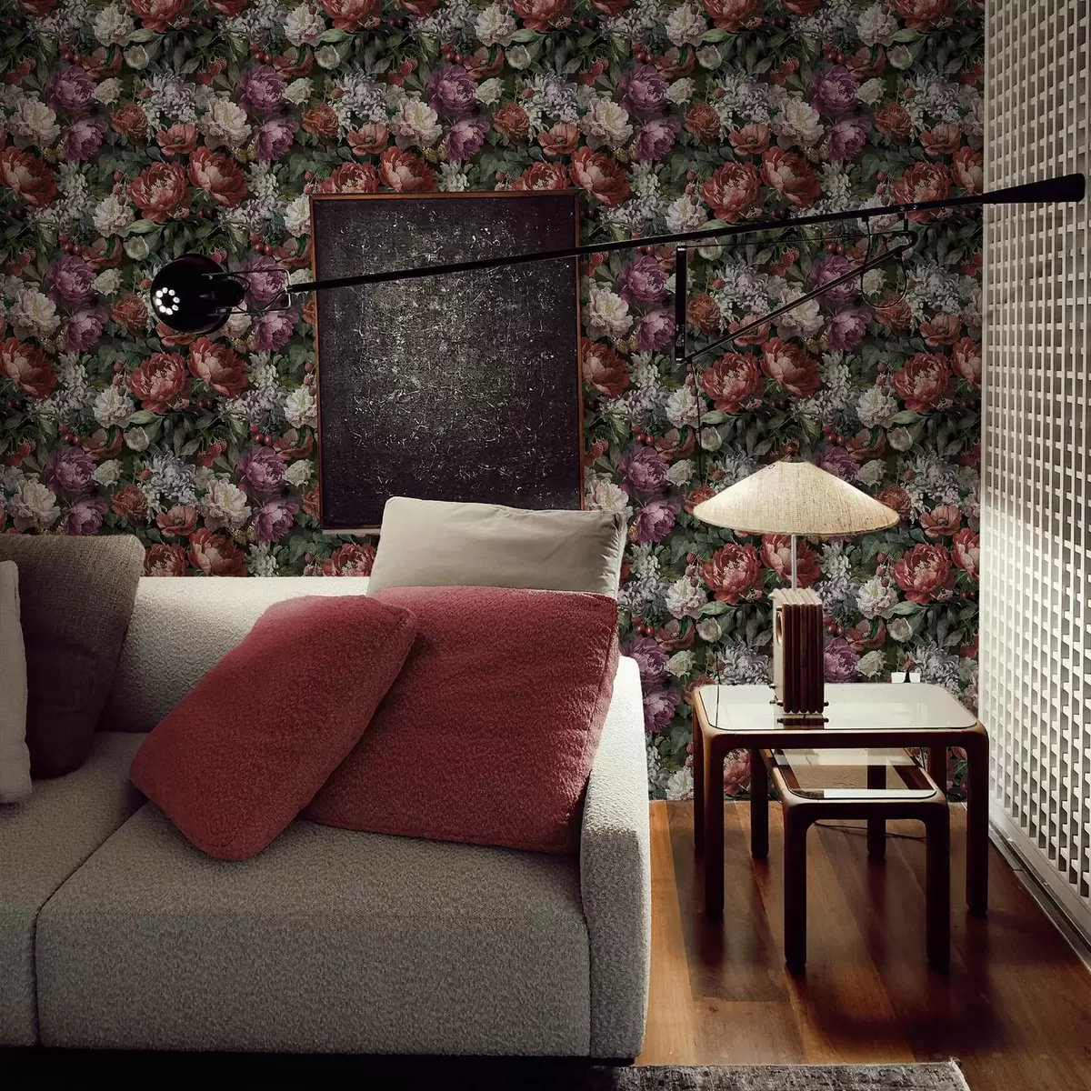 Papier peint Pivoines sombres et dramatiques, baies et papillon sur fond noir a00862