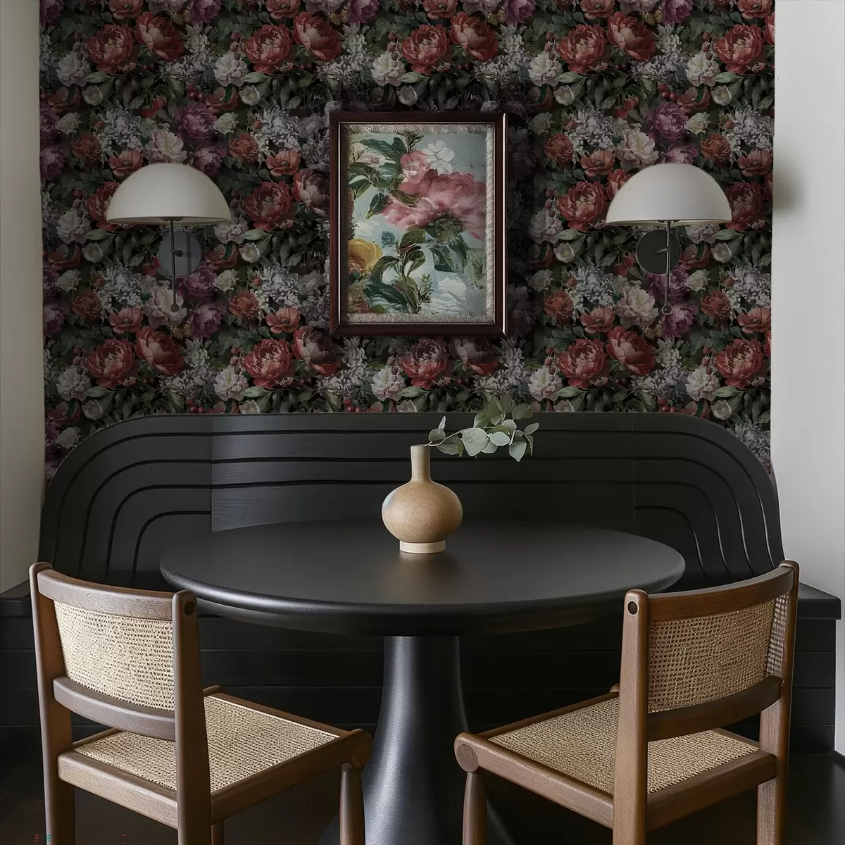 Baggrund Mørke dramatiske pæoner, bær og sommerfugl på sort baggrund a00862