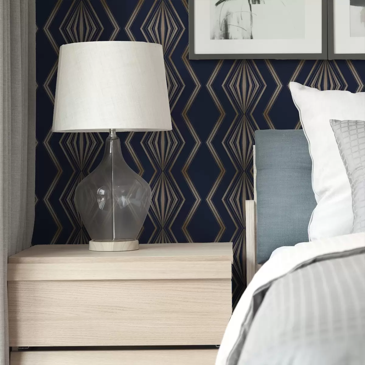 Papier peint Fond bleu foncé avec des losanges géométriques et des zigzags a00974v2