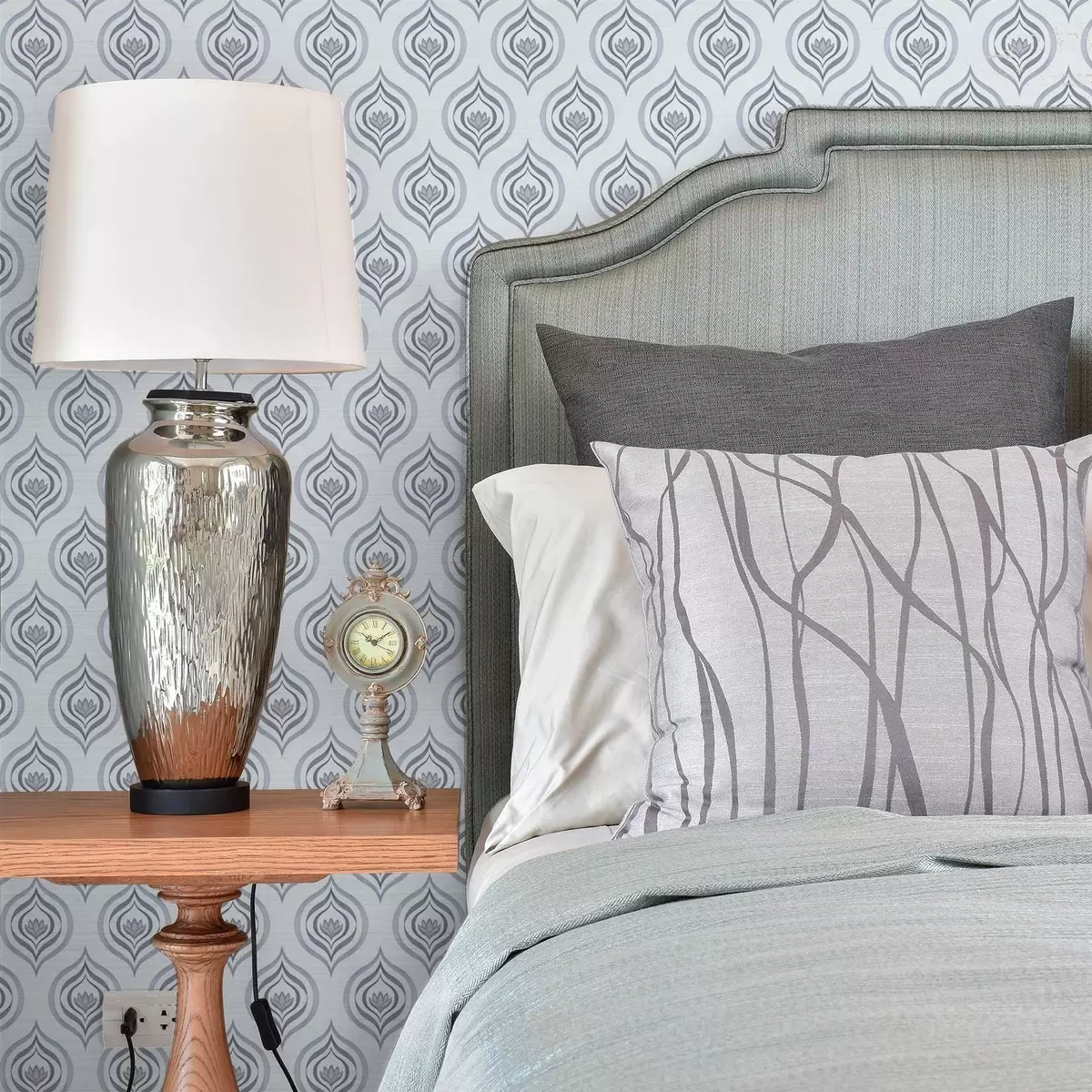 Papier peint Motif goutte tendance avec une fleur dans les tons gris-bleu a00977v3