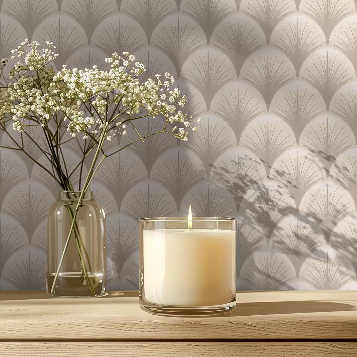 Tapete Beigefarbene Fächerbögen mit feinen Strahlen auf hellem Hintergrund a00978