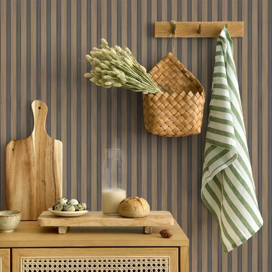 Murale Lattes verticales en bois et gris avec un rythme contrasté a00992