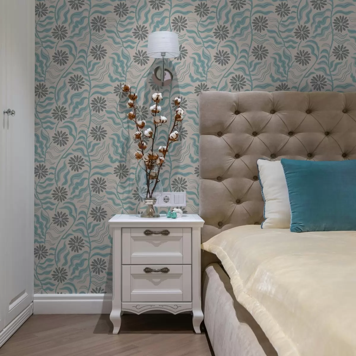 Baggrund Abstrakte blomster og bølgede blade i bløde blå nuancer a00998v1