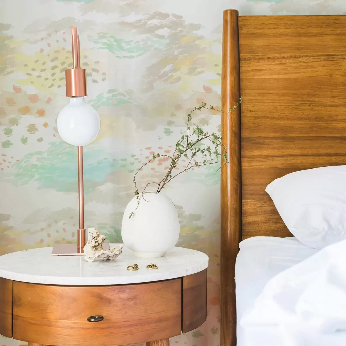 Papier peint Coups de pinceau pastel légers sur un fond presque blanc a00999