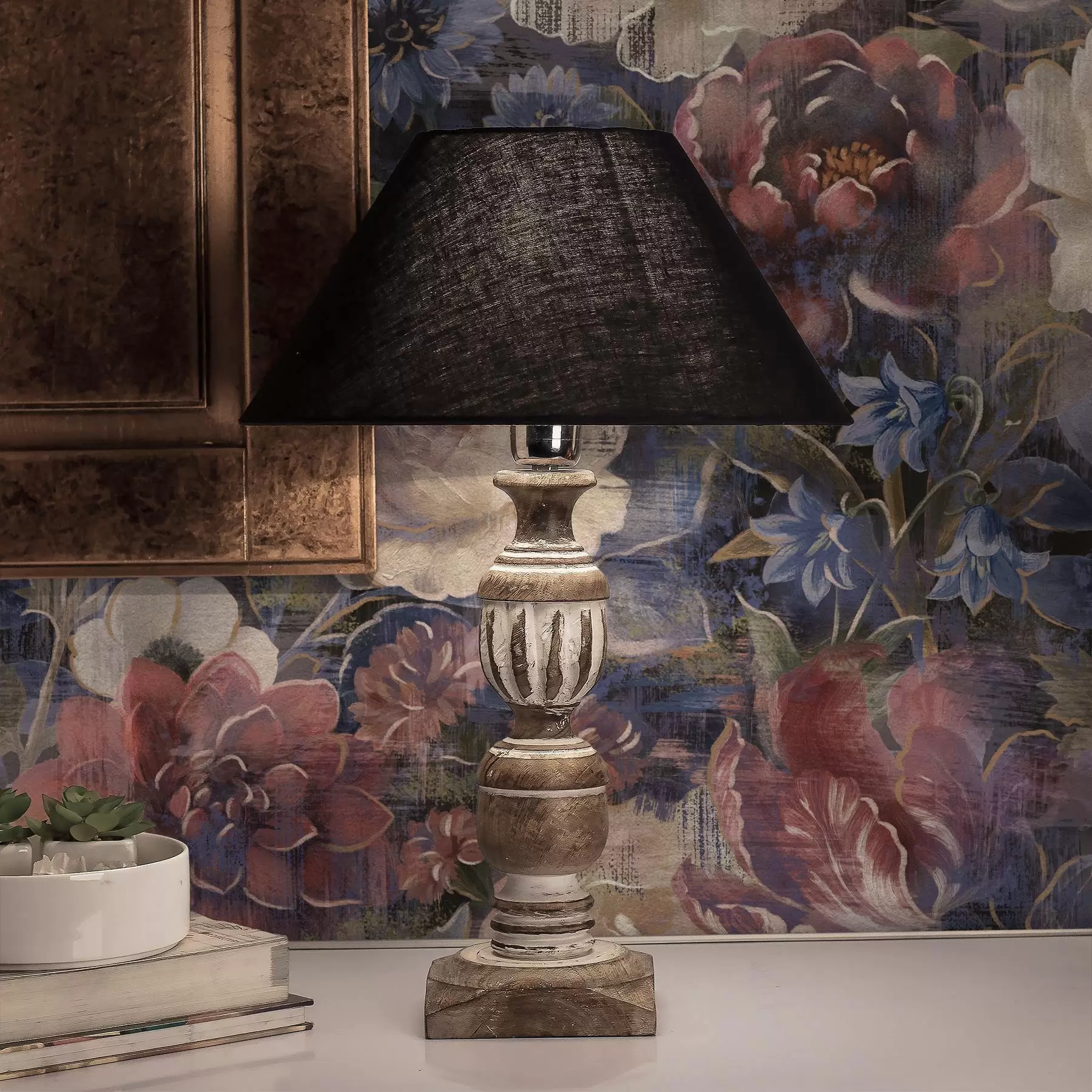 Fototapete Malerischer Blumenstrauß aus großen Blumen auf tief indigoblauem Hintergrund a01021