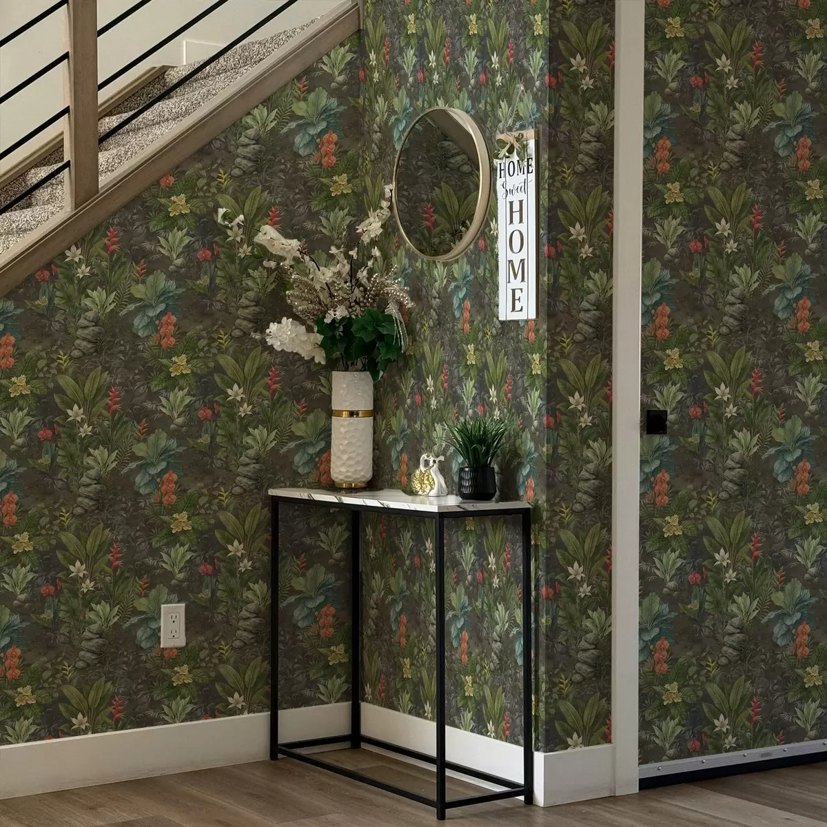 Papier peint Jardin tropical sombre avec des fleurs et un feuillage éclatants a01079