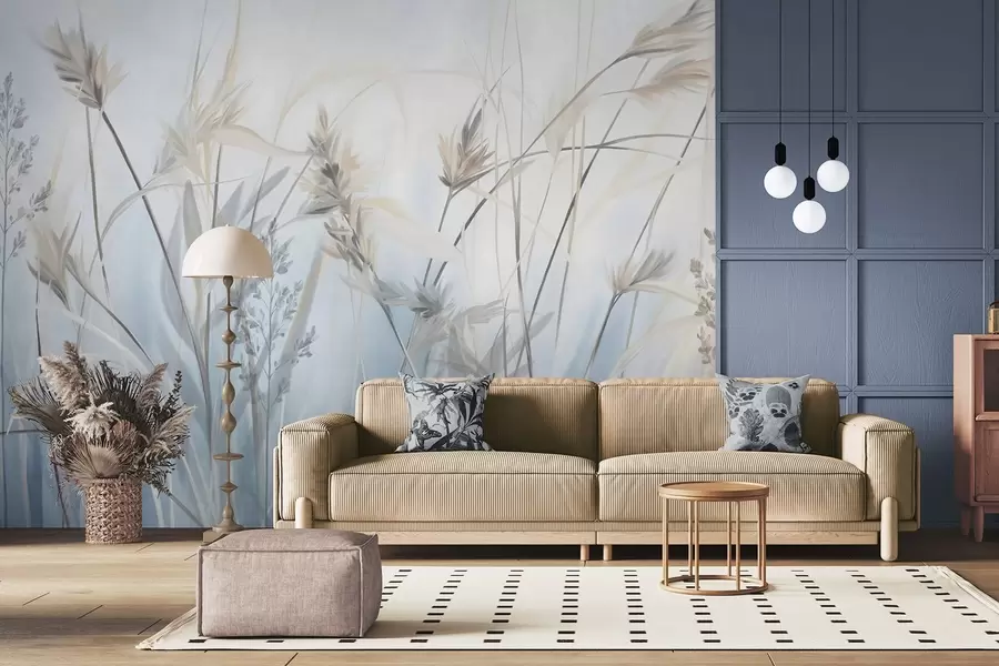 Fototapete Hohe, trockene Grashalme mit federartigen Spitzen in gedeckten Farbtönen, weicher, verschwommener blauer und weißer Hintergrund w09652