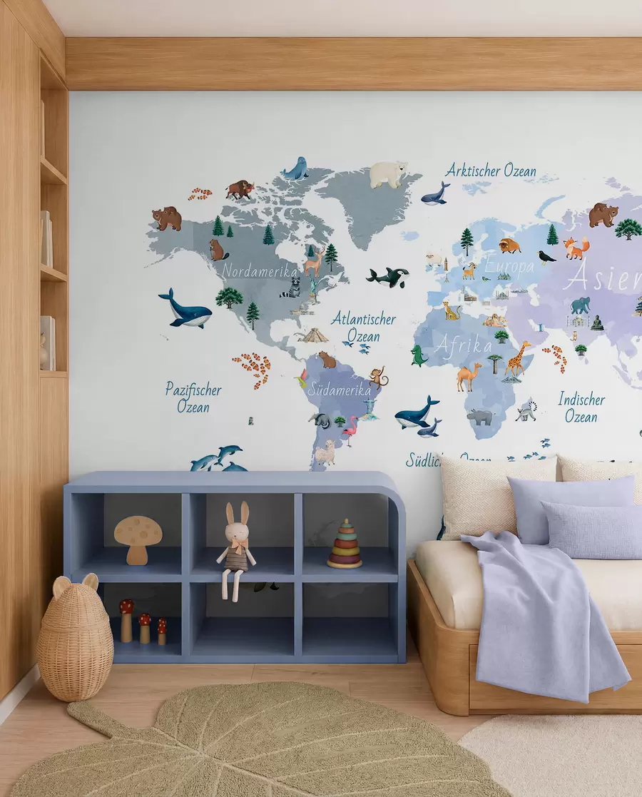 Murale Une carte bleue de style aquarelle représentant des animaux, des plantes et des bâtiments. Légendes en allemand c00009dev1