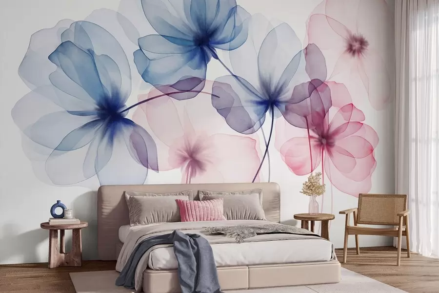 Murale Fleurs bleues et roses translucides et texturées sur fond clair, dont les pétales délicats se chevauchent w09892