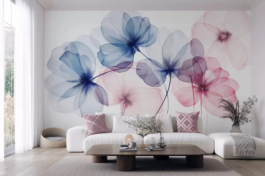Murale Fleurs bleues et roses translucides et texturées sur fond clair, dont les pétales délicats se chevauchent w09892