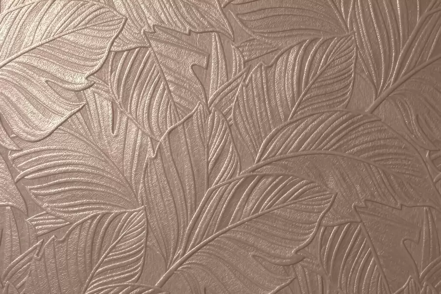 fototapeter Prægede tropiske blade med fint relief i varme beige nuancer w09886